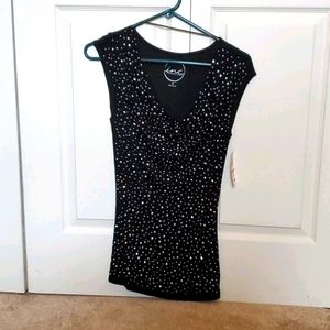 New with tags scoop neck shirt